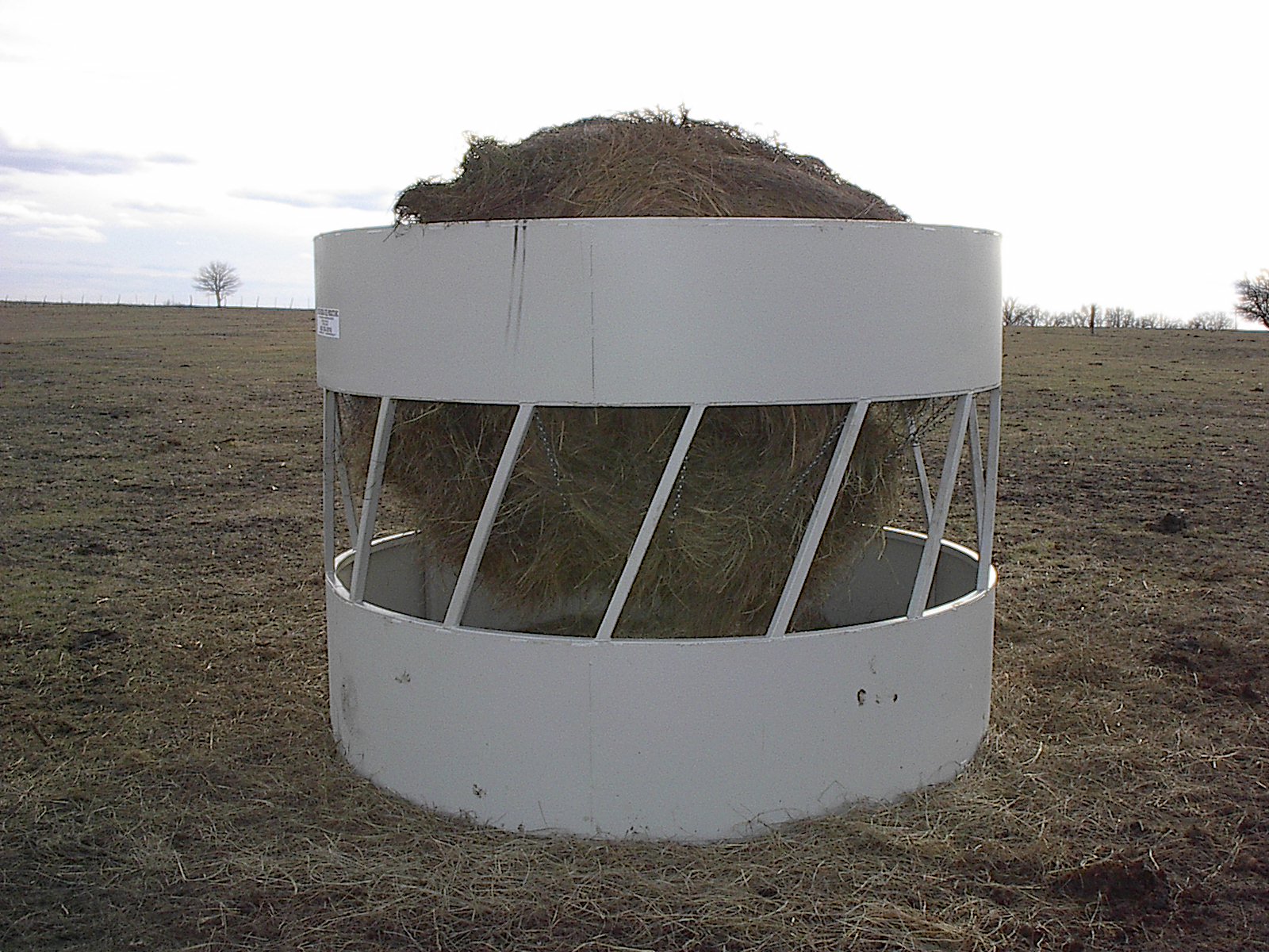 round bale feeder